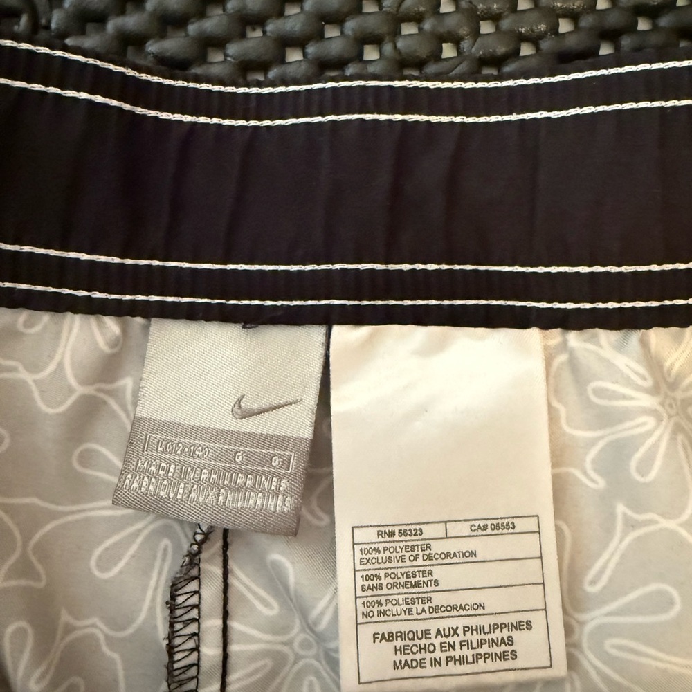 Nike Black and White Floral Joggers‎ - Picture 5 of 5
